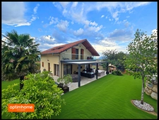 Maison familiale avec studio indépendant, terrasse exceptionnelle, garage, carport et vue dégagée – Chevrier 