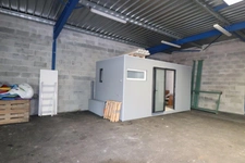 BATIMENT ETAT NEUF DESSERVANT LOCAL COMMERCIAL DE 220 M² AU SOL