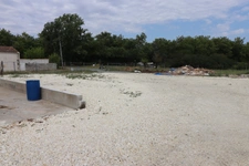 Local/bureau/ atelier avec 500m² de terrain à louer ROCHEFORT (17)