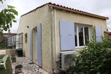 CHARMANTE MAISON CHARENTAISE  ENTIEREMENT RENOVEE, VUE DEGAGEE, SANS VIS A VIS 