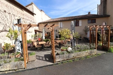 SUPERBE HOTEL RESTAURANT LOGIS DE FRANCE  A VENDRE  LOCALISATION SECTEUR LUSIGNAN (86)