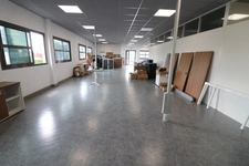  BEAU BATIMENT DE 800M² DE BUREAUX  ET 3200M² DE PARKING A 5 MIN  ROCHEFORT 30 MIN LA ROHELLE 
