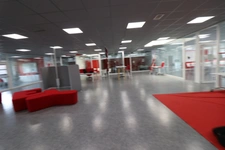  BEAU BATIMENT DE 800M² DE BUREAUX  ET 3200M² DE PARKING A 5 MIN  ROCHEFORT 30 MIN LA ROHELLE 