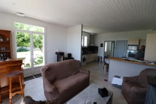 CHARMANTE MAISON CHARENTAISE  ENTIEREMENT RENOVEE, VUE DEGAGEE, SANS VIS A VIS 