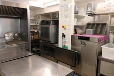 A VENDRE SUPERBE RESTAURANT AU COEUR DE ROCHEFORT (17)
