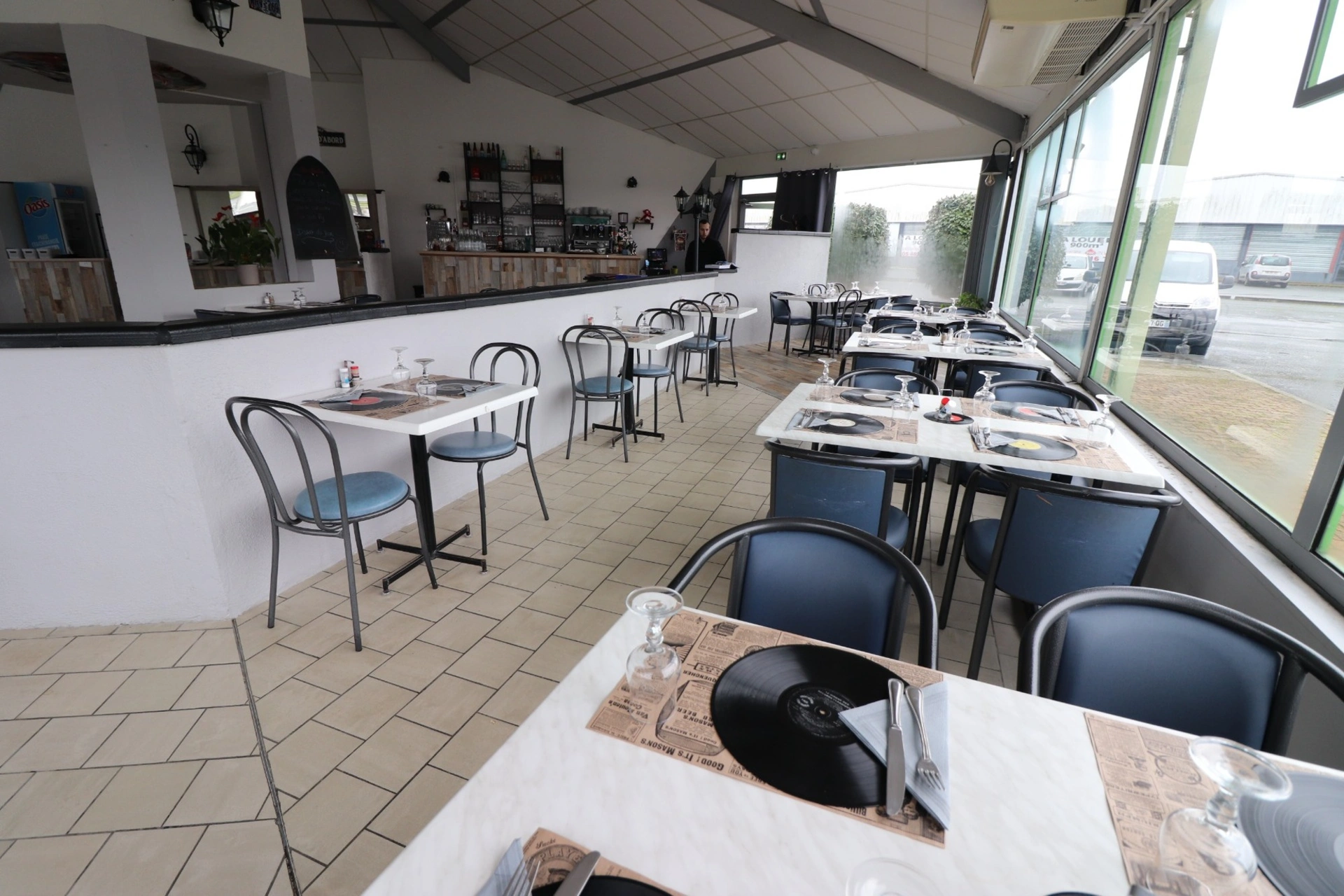 Local commercial 275 m² · à Tonnay-Charente · 275 m² · 87 000 €