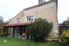 Maison de village de 160 m² à vendre secteur SAINT BRIS DES BOIS (17)