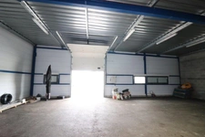 BATIMENT ETAT NEUF DESSERVANT LOCAL COMMERCIAL DE 220 M² AU SOL