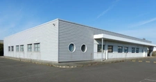  BEAU BATIMENT DE 800M² DE BUREAUX  ET 3200M² DE PARKING A 5 MIN  ROCHEFORT 30 MIN LA ROHELLE 