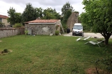 CHARMANTE MAISON CHARENTAISE  ENTIEREMENT RENOVEE, VUE DEGAGEE, SANS VIS A VIS 