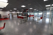  BEAU BATIMENT DE 800M² DE BUREAUX  ET 3200M² DE PARKING A 5 MIN  ROCHEFORT 30 MIN LA ROHELLE 