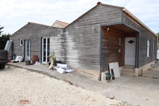 Local/bureau/ atelier avec 500m² de terrain à louer ROCHEFORT (17)