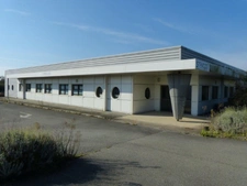  BEAU BATIMENT DE 800M² DE BUREAUX  ET 3200M² DE PARKING A 5 MIN  ROCHEFORT 30 MIN LA ROHELLE 