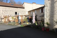SUPERBE HOTEL RESTAURANT LOGIS DE FRANCE  A VENDRE  LOCALISATION SECTEUR LUSIGNAN (86)
