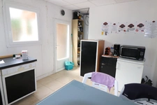 Local/bureau/ atelier avec 500m² de terrain à louer ROCHEFORT (17)