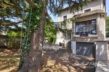 Maison bourgeoise 228m² - 6 chambres - Extérieur - Saint Priest Village 