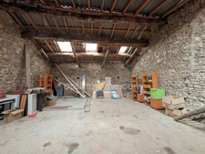 A vendre maison en pierre - a rénover - potentiel 140m² + garage + terrasse 16.7m² - Bettant