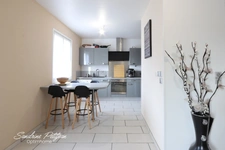 Maison de plain pied de 109 m² avec 3 chambres et un bureau sur une parcelle de 909 m² à Saint Maurice de Remens 01500