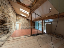 A vendre maison en pierre - a rénover - potentiel 140m² + garage + terrasse 16.7m² - Bettant