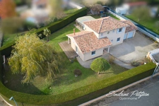 COUP DE CŒUR Maison 140 m² - 4 chambres, double garage, terrain 1500 m² avec piscine et jacuzzi
