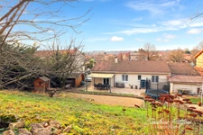 Maison de plain pied de 109 m² avec 3 chambres et un bureau sur une parcelle de 909 m² à Saint Maurice de Remens 01500