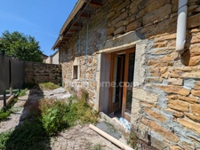 A vendre maison en pierre - a rénover - potentiel 140m² + garage + terrasse 16.7m² - Bettant