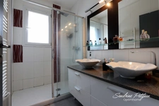 Maison de plain pied de 109 m² avec 3 chambres et un bureau sur une parcelle de 909 m² à Saint Maurice de Remens 01500
