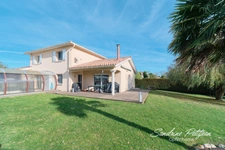 COUP DE CŒUR Maison 140 m² - 4 chambres, double garage, terrain 1500 m² avec piscine et jacuzzi