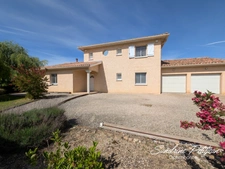 COUP DE CŒUR Maison 140 m² - 4 chambres, double garage, terrain 1500 m² avec piscine et jacuzzi
