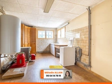 VENDAT - Maison de 130m² habitable et 180 m² de locaux divers et aménageables