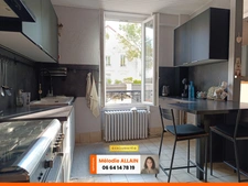VICHY JEANNE D'ARC- MAISON DES ANNEES 40 AVEC COUR ET GARAGE-IDEAL INVESTISSEUR OU 1er ACHAT