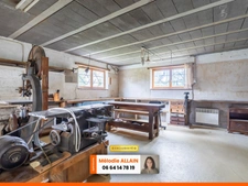 VENDAT - Maison de 130m² habitable et 180 m² de locaux divers et aménageables