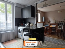 VICHY JEANNE D'ARC- MAISON RÉNOVÉE AVEC COUR ET GARAGE