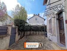 BAISSE DE PRIX - VICHY JEANNE D'ARC- MAISON RÉNOVÉE AVEC COUR ET GARAGE