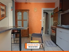VICHY JEANNE D'ARC- MAISON DES ANNEES 40 AVEC COUR ET GARAGE-IDEAL INVESTISSEUR OU 1er ACHAT