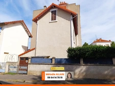 VICHY JEANNE D'ARC- MAISON RÉNOVÉE AVEC COUR ET GARAGE