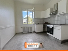 ST YORRE- MAISON AUX BELLES FINITIONS AVEC JARDIN 