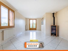 VENDAT - Maison de 130m² habitable et 180 m² de locaux divers et aménageables