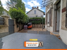 VICHY JEANNE D'ARC- MAISON DES ANNEES 40 AVEC COUR ET GARAGE-IDEAL INVESTISSEUR OU 1er ACHAT