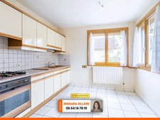 VENDAT - Maison de 130m² habitable et 180 m² de locaux divers et aménageables