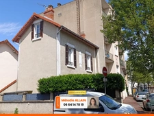 VICHY JEANNE D'ARC- MAISON DES ANNEES 40 AVEC COUR ET GARAGE-IDEAL INVESTISSEUR OU 1er ACHAT