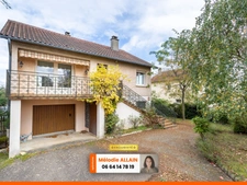 VENDAT - Maison de 130m² habitable et 180 m² de locaux divers et aménageables