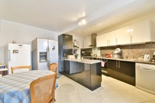 🌿 Maison familiale rénovée 185 m² – Jardin 600 m² – Studio indépendant – DPE B – Accès forêt