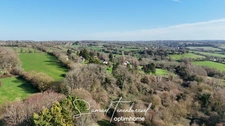 Maison de caractère 177 m², 4 ch avec dépendance et vue vallée –  CAMBREMER (14340)
