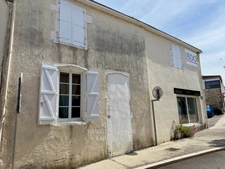 For sale – Commercial premises / Offices of 92 m² in excellent condition – Hyper center of Talmont-Saint-Hilaire