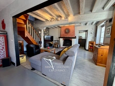 RENOVATED 145 M² LONGÈRE WITH SWIMMING POOL AND OUTBUILDINGS – 1,290 M² PLOT ON THE BANKS OF THE LOIR IN ANJOU (49)
