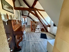 RENOVATED 145 M² LONGÈRE WITH SWIMMING POOL AND OUTBUILDINGS – 1,290 M² PLOT ON THE BANKS OF THE LOIR IN ANJOU (49)