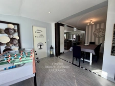 RENOVATED 145 M² LONGÈRE WITH SWIMMING POOL AND OUTBUILDINGS – 1,290 M² PLOT ON THE BANKS OF THE LOIR IN ANJOU (49)