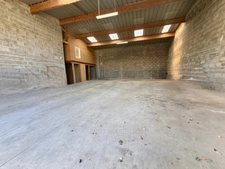 Premises/office for rent in Beaucouzé (49)