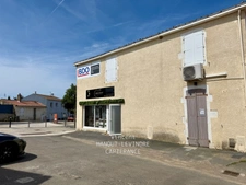 For sale – Commercial premises / Offices of 92 m² in excellent condition – Hyper center of Talmont-Saint-Hilaire